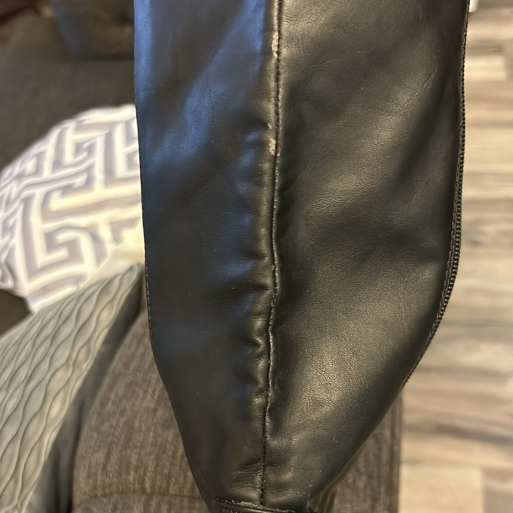 Women’s long boots black gently used - Picture 5 of 5